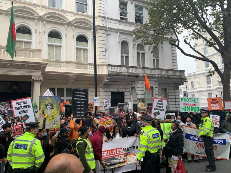সাম্প্রদায়িক সহিংসতা বন্ধের দাবীতে লন্ডনে বাংলাদেশ হাই কমিশনের সামনে বিক্ষোভ