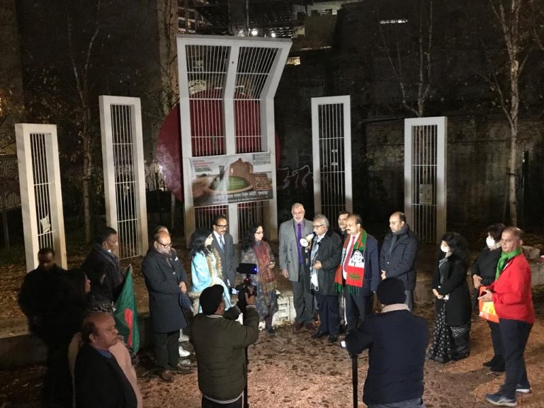 শহীদ বুদ্ধিজীবীদের  স্মরণে লন্ডনে আলোর মিছিল