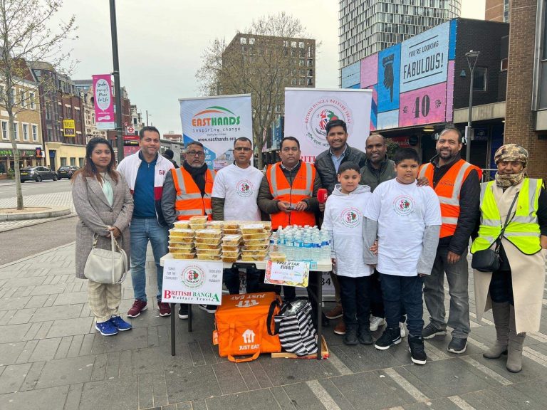 পূর্ব লণ্ডনে ভিন্ন ধর্মাবলম্বী ও ঘরহীন মানুষের মধ্যে ইফতার বিতরণ