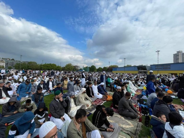 যুক্তরাজ্য জুড়ে পালিত হচ্ছে পবিত্র  ঈদুল ফিতর