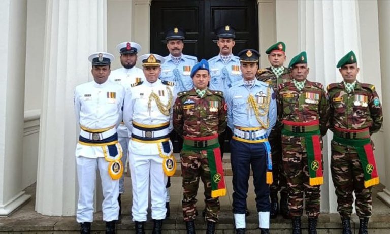 ব্রিটিশ রাজার অভিষেক কুচকাওয়াজে  বাংলাদেশি সেনাদল