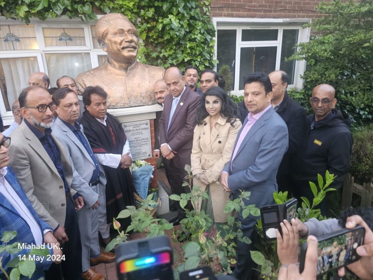 লণ্ডনে জাতির পিতার ভাস্কর্যে  স্বাস্থ্য মন্ত্রীর  শ্রদ্ধাঞ্জলি