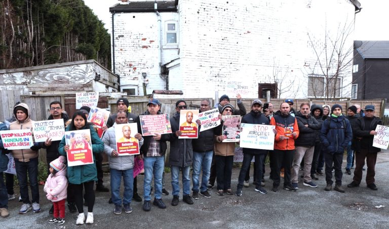 বাংলাদেশে সংখ্যালঘু নির্যাতন বন্ধ ও চিন্ময় কৃষ্ণ দাস প্রভুর মুক্তির দাবীতে মানচেষ্টার ও বার্মিংহাম দূতাবাসে বিক্ষোভ