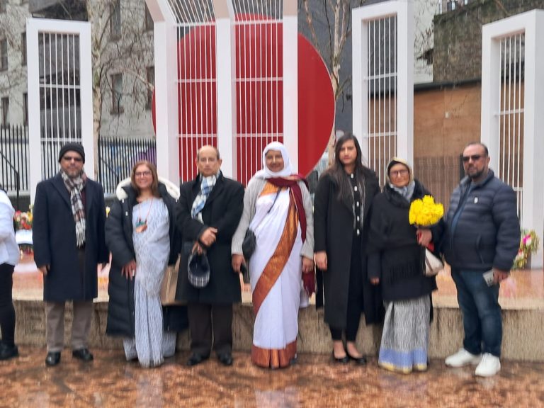 পূষ্পার্ঘ অর্পনের মাধ্যমে ভাষা শহীদদের স্মরণ করল হৃদয়ে ৭১