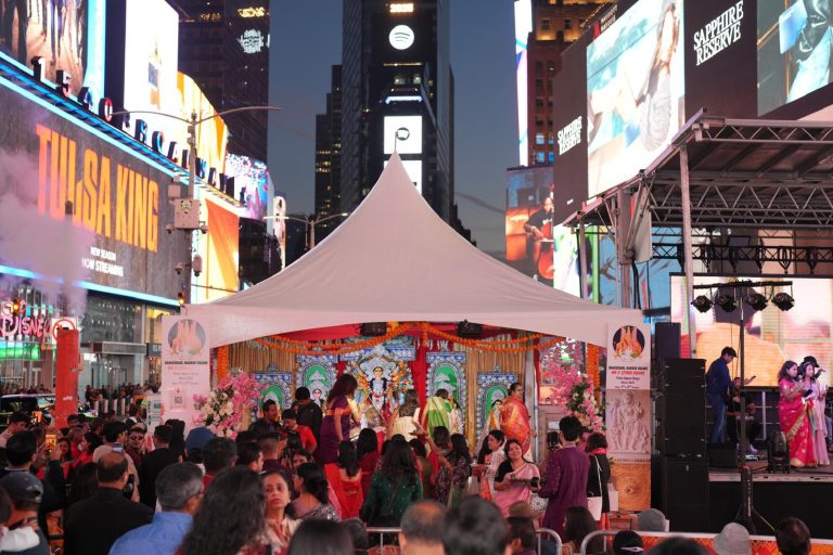 উৎসবের আবহে উদযাপিত হলো টাইমস স্কোয়ার দুর্গা উৎসব