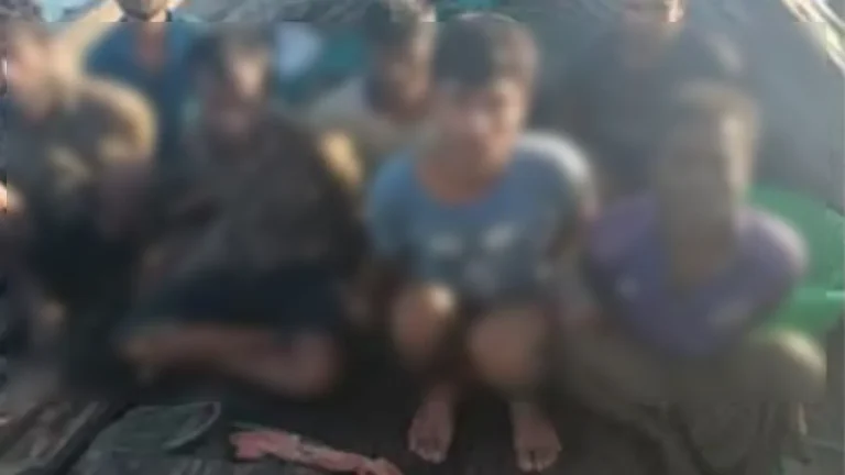 নাফ নদ থেকে ৭ বাংলাদেশিকে ধরে নিয়ে গেল আরাকান আর্মি